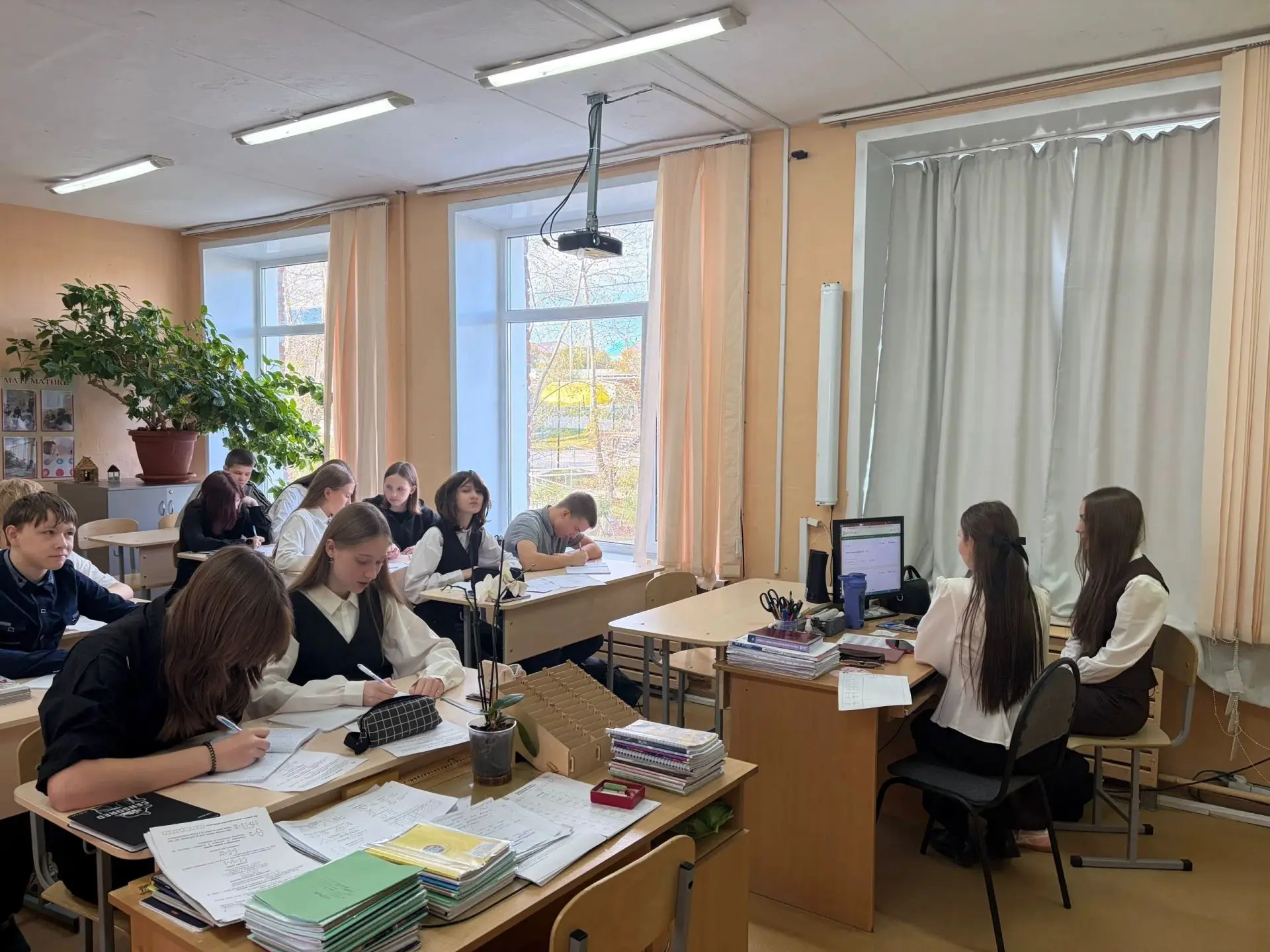 💥 Гайнская школа по традиции в руках старшеклассников. Или как прошел День самоуправле...