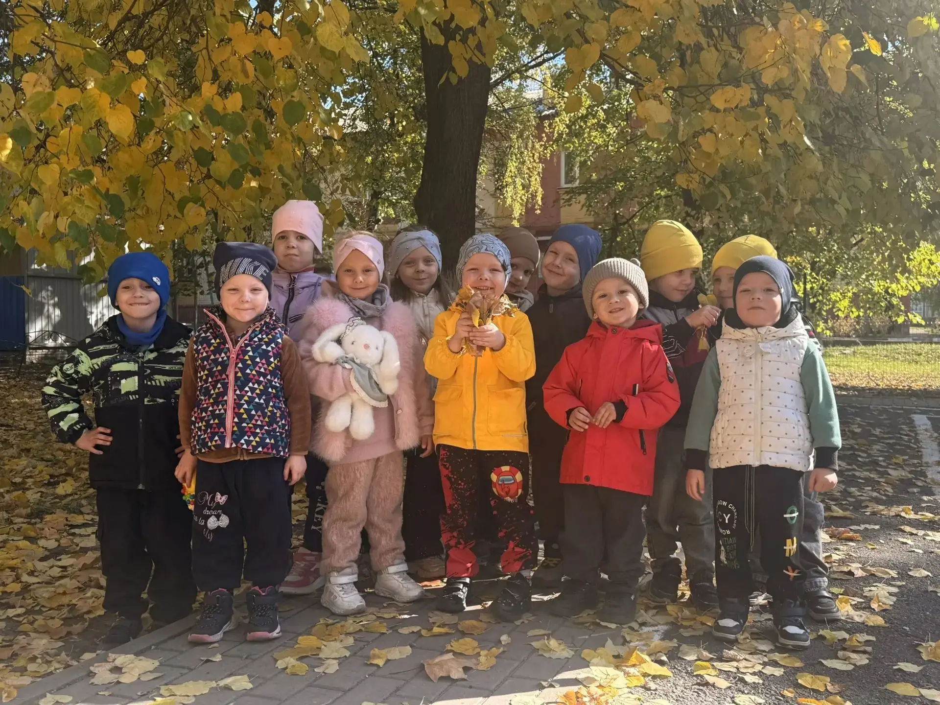 🍁Осенняя прогулка средней группы прошла весело, познавательно и очень дружно! 🍂