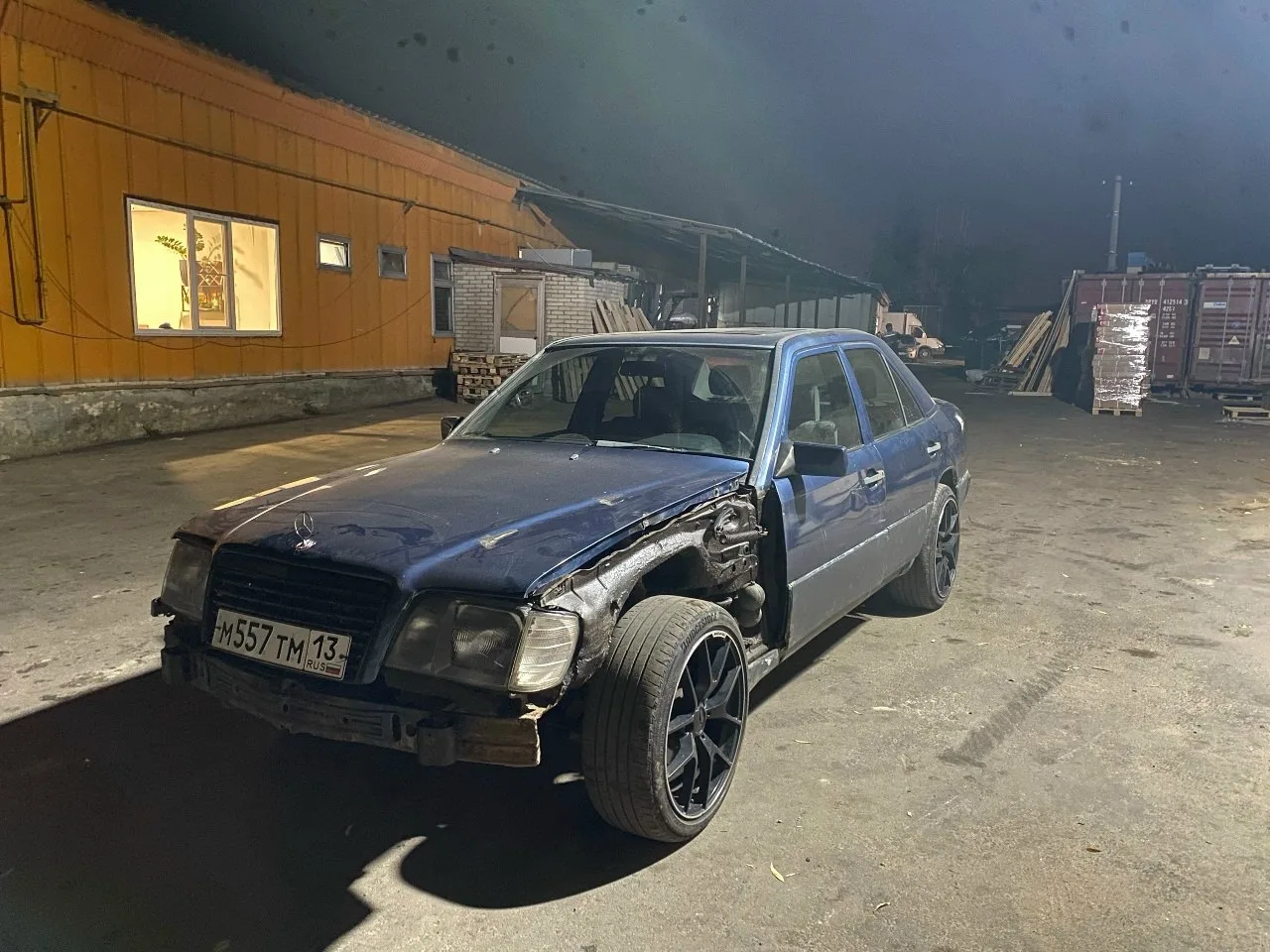 Продам или обменяю Mercedes‑Benz 124. Машина на ходу, не стоит на учёте. Заменено масло...