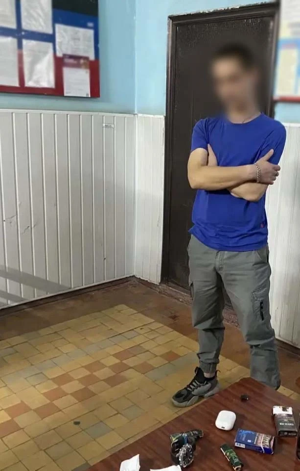 ‼️ Полицейские задержали жителя Докучаевска за хранение наркотика