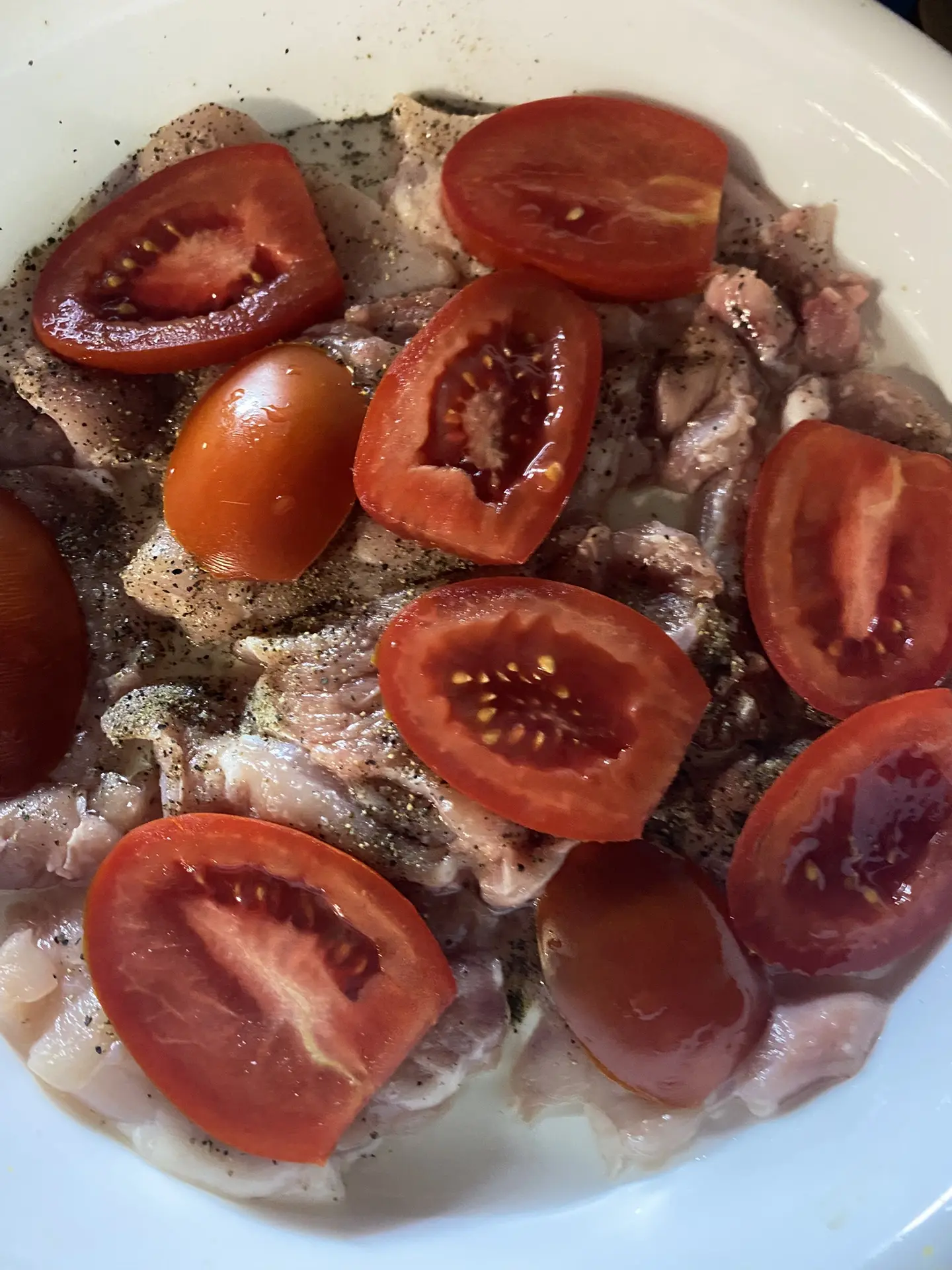 Куриное филе под помидорами и сыром