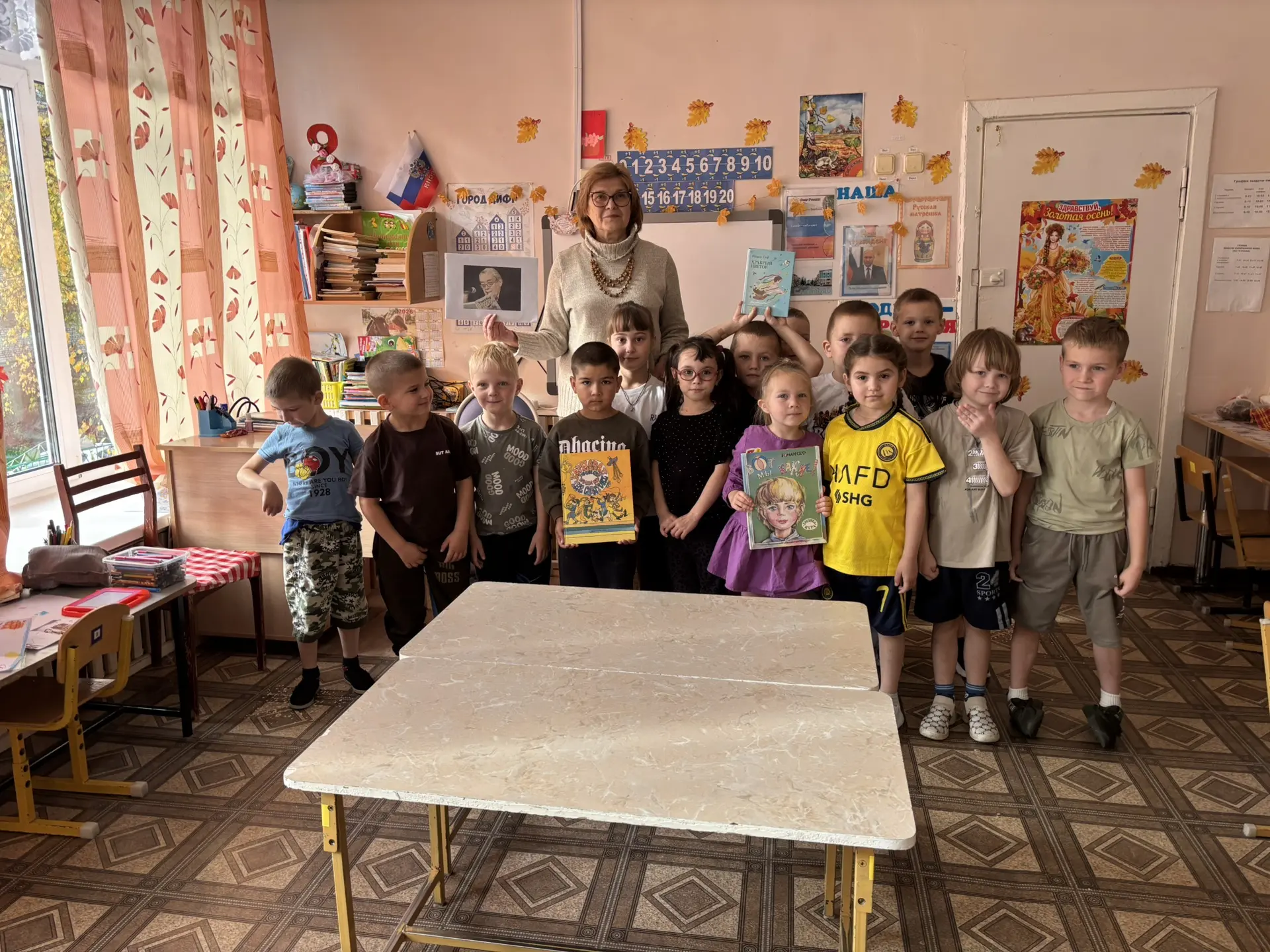 Встреча с сотрудницей детской библиотеки: знакомство с детским писателем Роман Сэф.