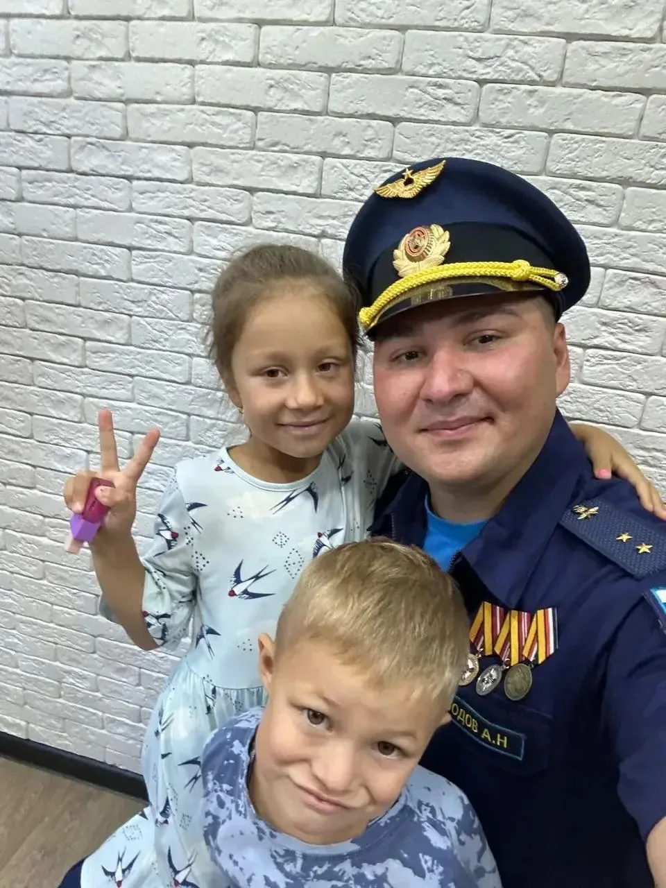 «Мой папа — самый главный. Он военный.