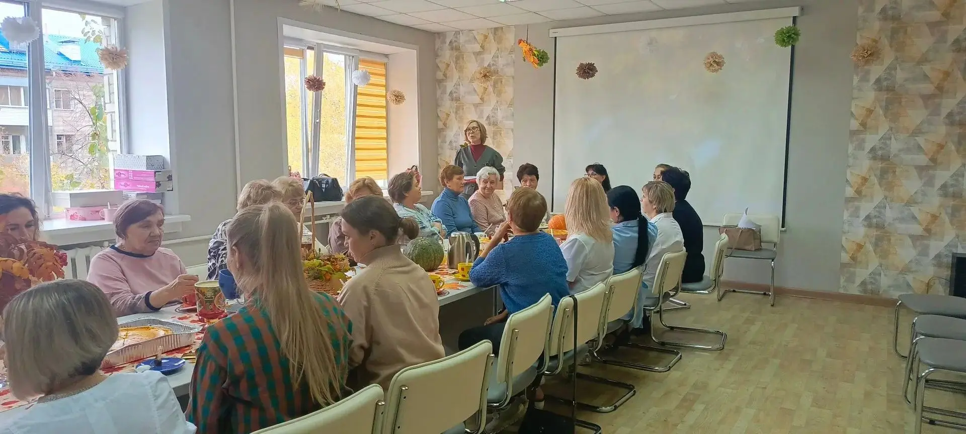 🍁Золотая осень🍁В прошлую пятницу стены нашей поликлиники наполнились особенной атмосф...