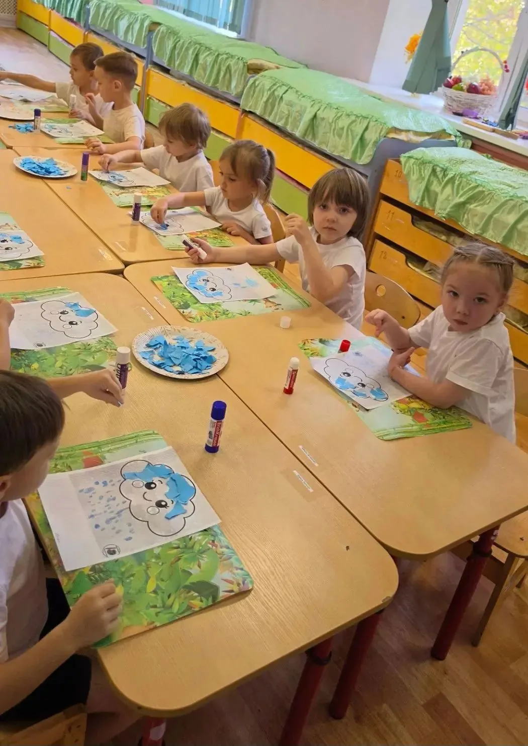 🎨 Тучки, дождик и разноцветные зонтики