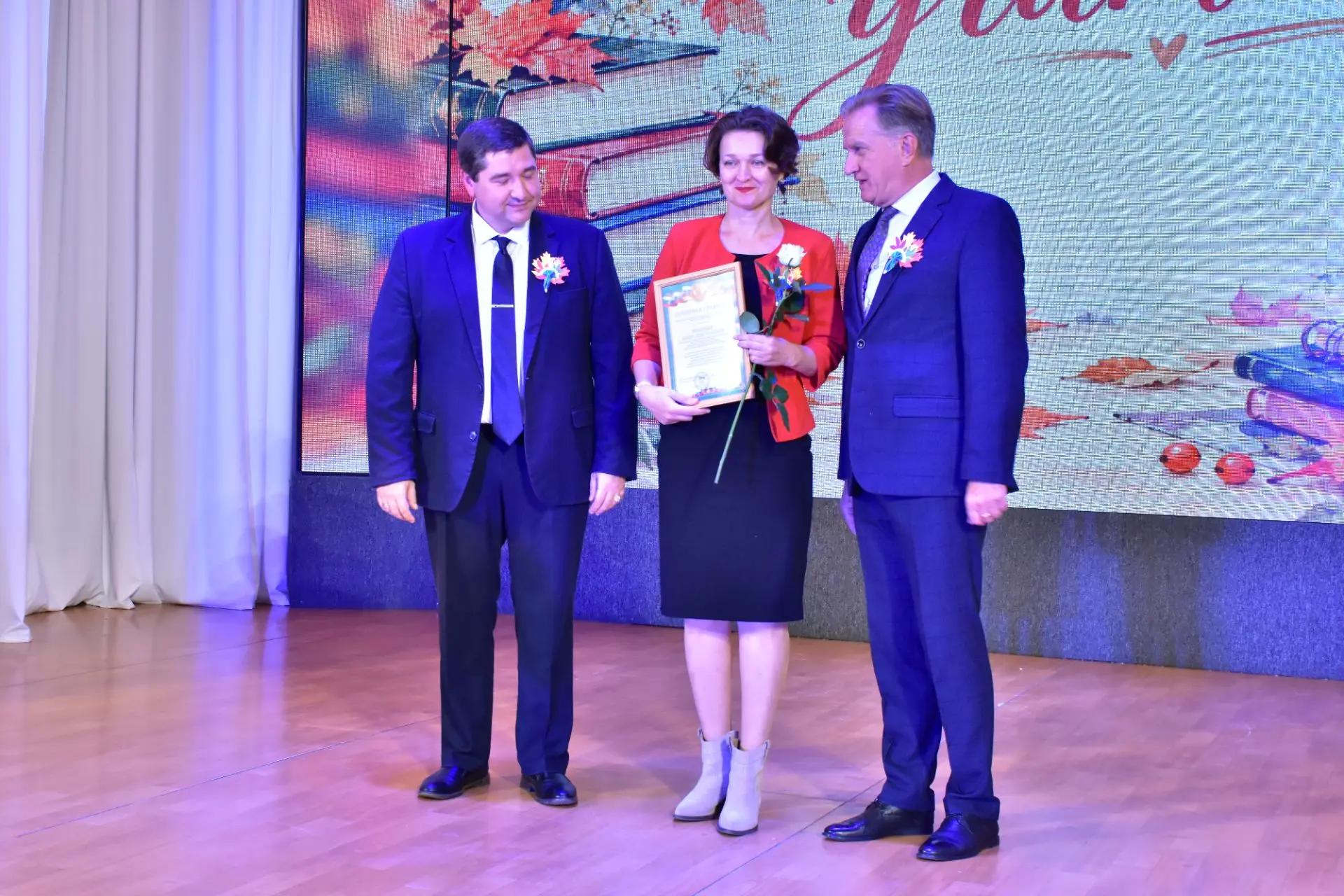 ✨Гордость школы: наши педагоги получили награды ко Дню учителя! 🏆
