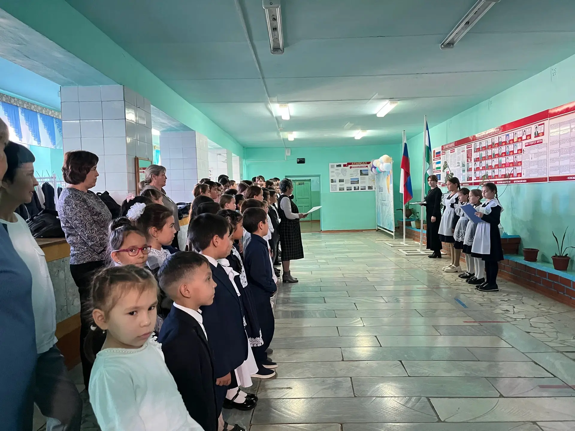 ✨Сегодня в нашей школе прошла общешкольная торжественная линейка, посвященная Дню Респу...