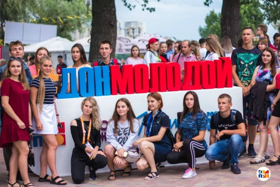 Почти половина молодых ростовчан не планирует связывать своё будущее с городом, хотя вл...