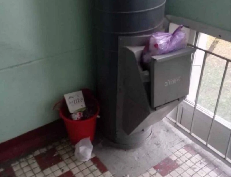 🗑 В Печатниках жители жалуются на засор мусоропровода