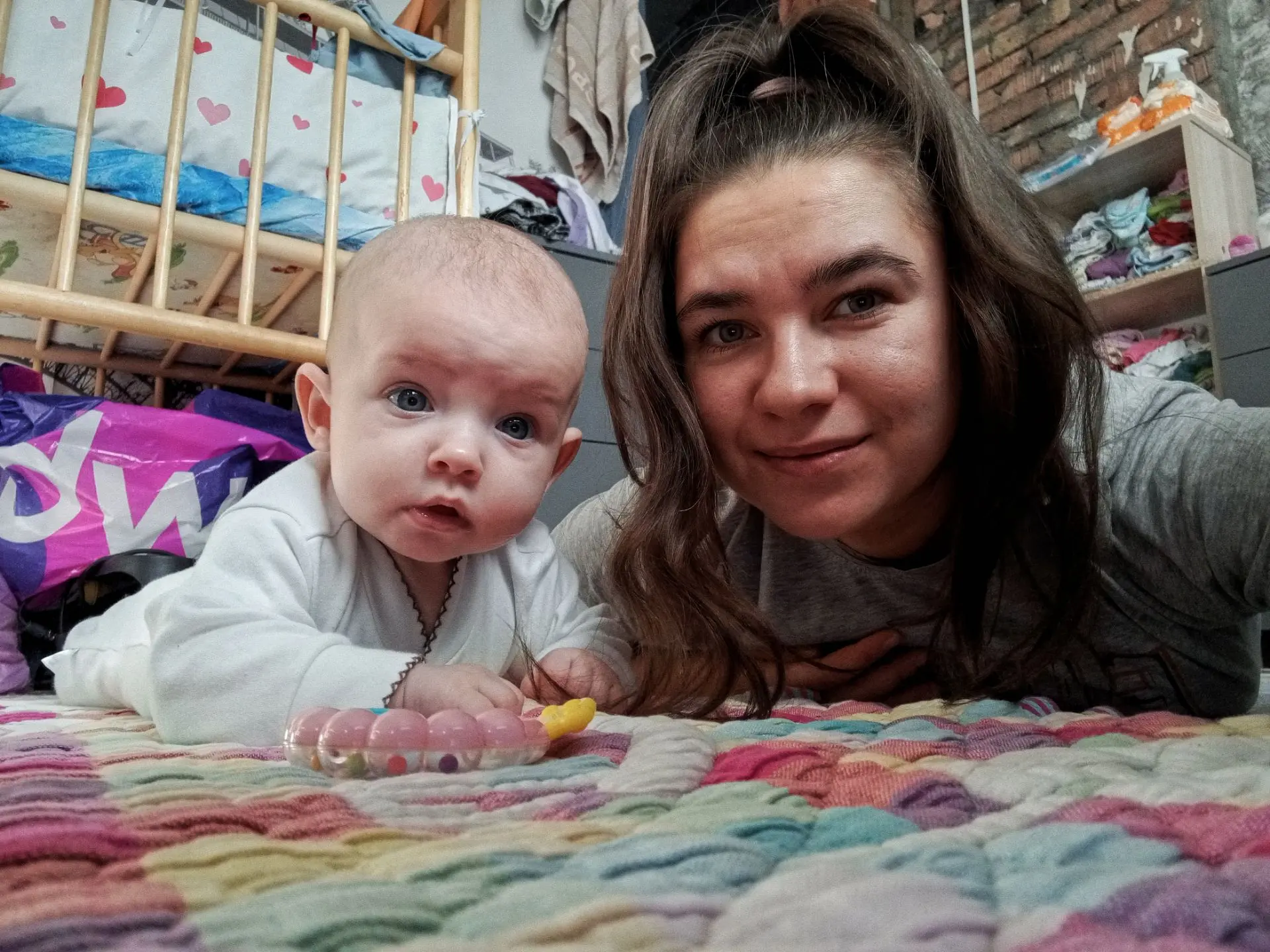 Здравствуйте) мы сходили погуляли, вернулись домой, учимся хорошо переворачиваться🫠