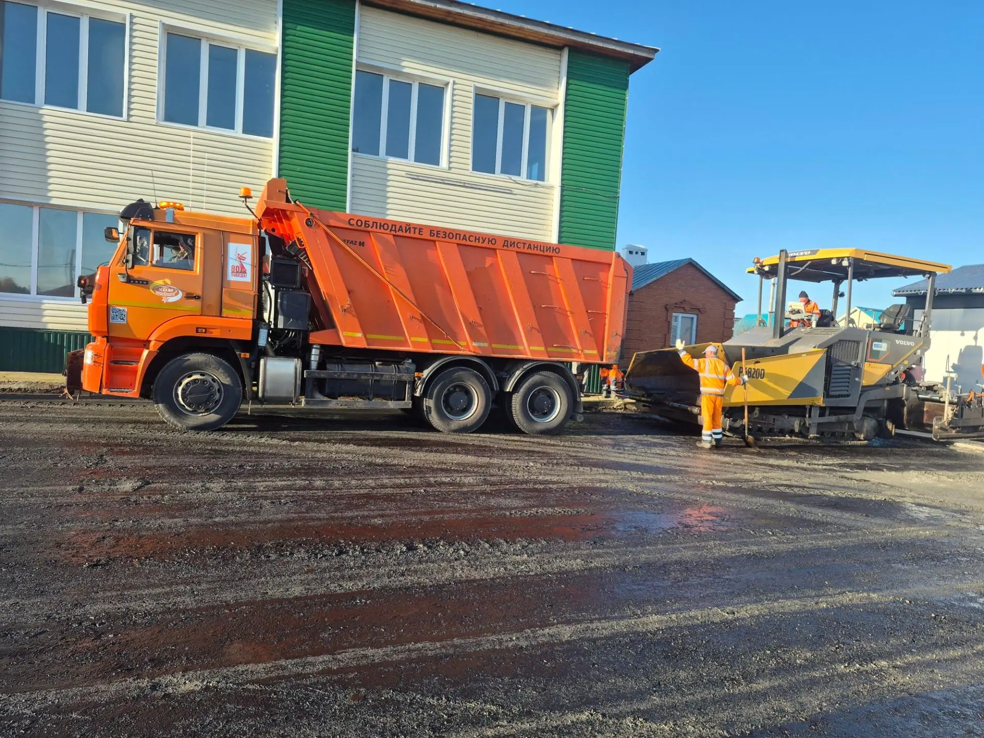 🚧 🚜 Сатыш авылында җирле әһәмияттәге юлга асфальт җәелде. Эшләр республика программас...