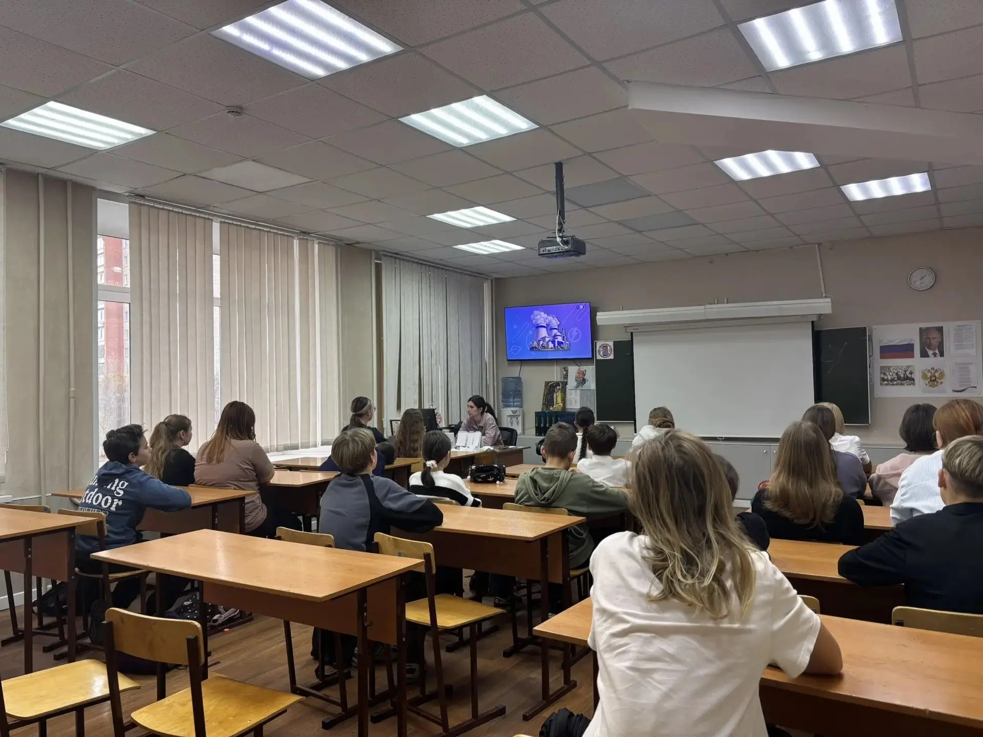 В профориентационный четверг в нашей школе состоялись очередные занятия курса "Россия -...