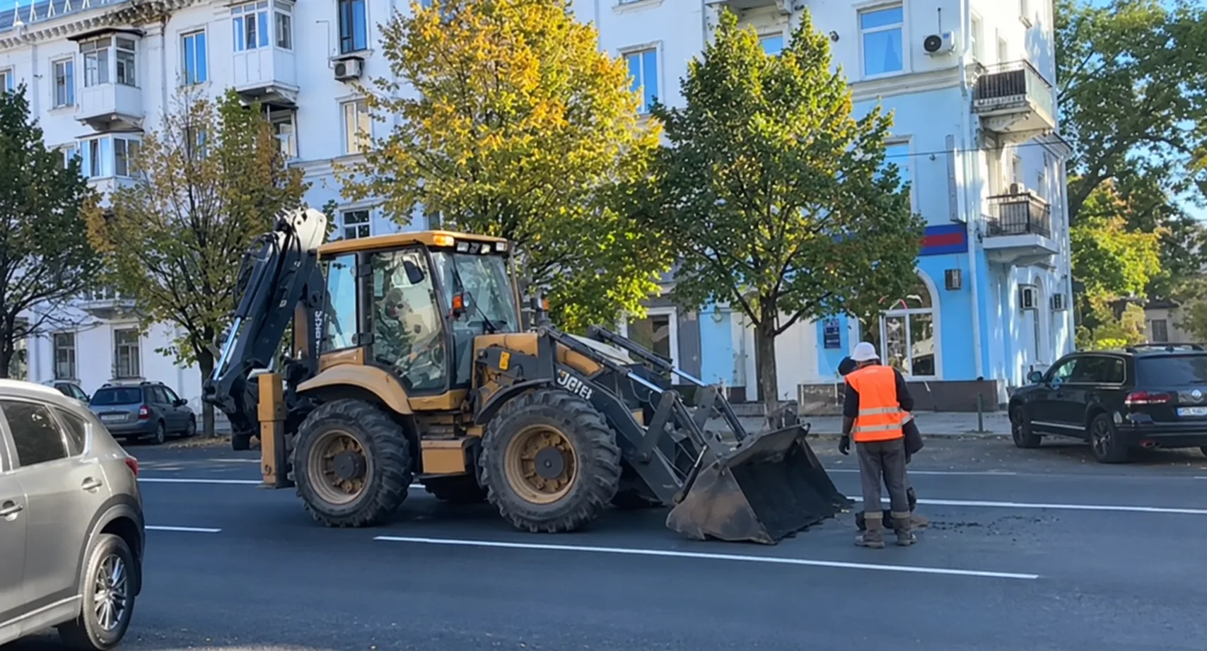 На улице Плеханова снова работают дорожники