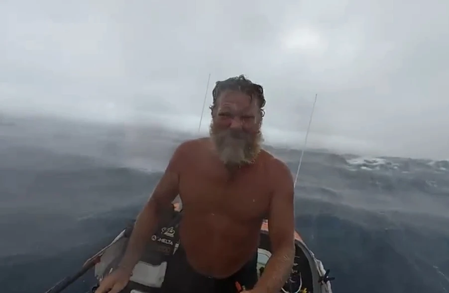 🌊 327 дней. Два океана. Один человек. Одна лодка.