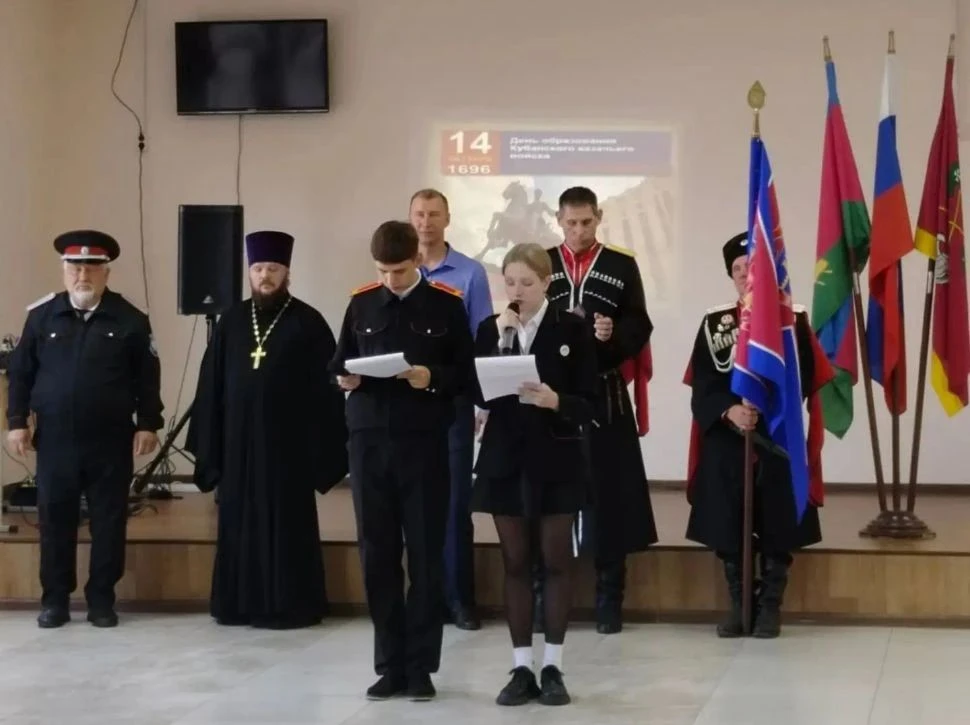 Сегодня в школе №2 первоклассников посвятили в казачата