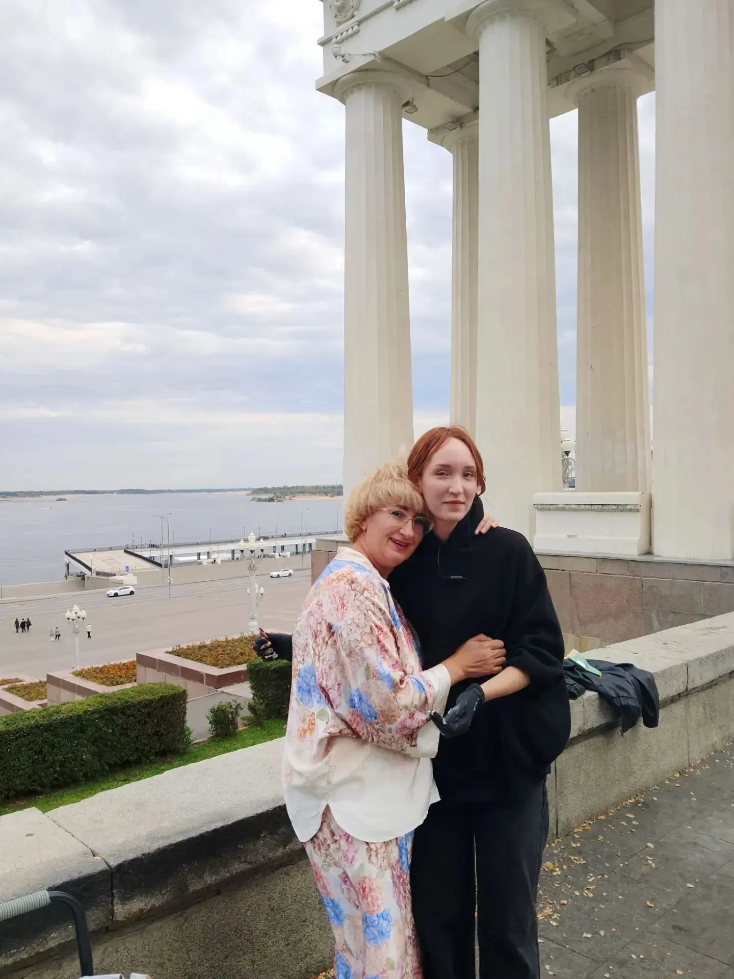 Пришла я на место творческой силы, т. е. на Набережную.