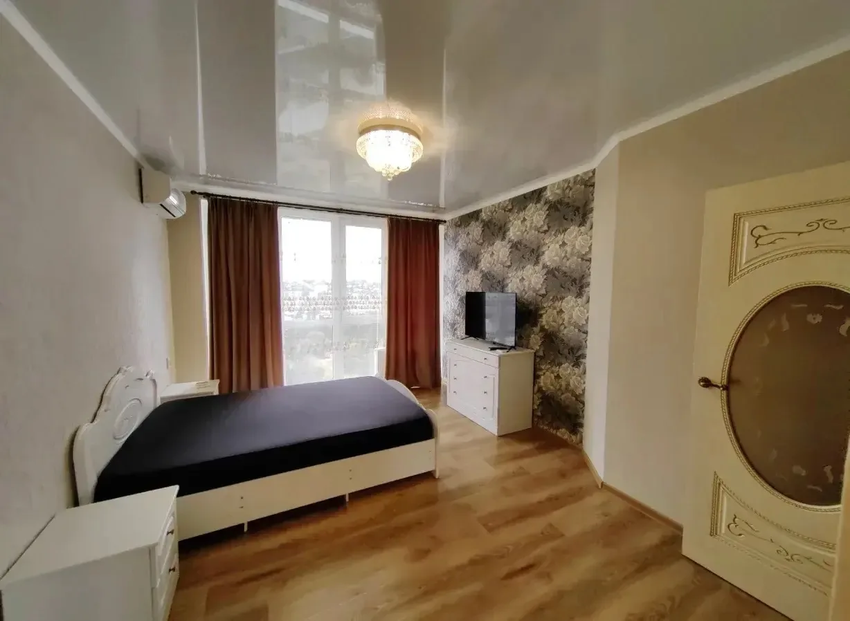 Сдаётся квартира в  ЖК Раз Два Три. 38кв на 21 этаже. На длительный срок. Евро ремонт. ...