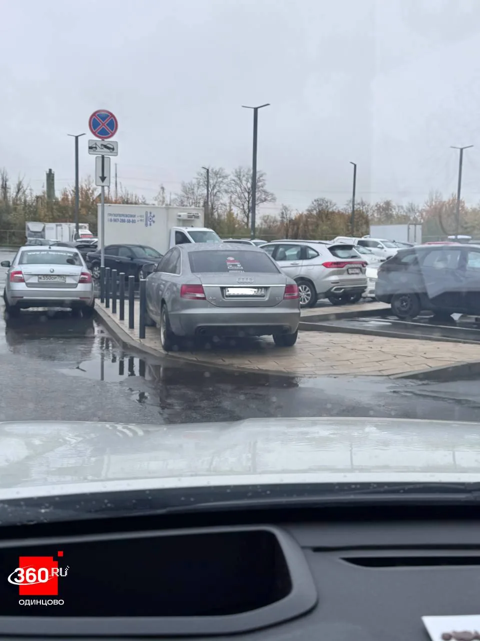 В «Одинцово-1» парковочные места не ищут. Их добывают
