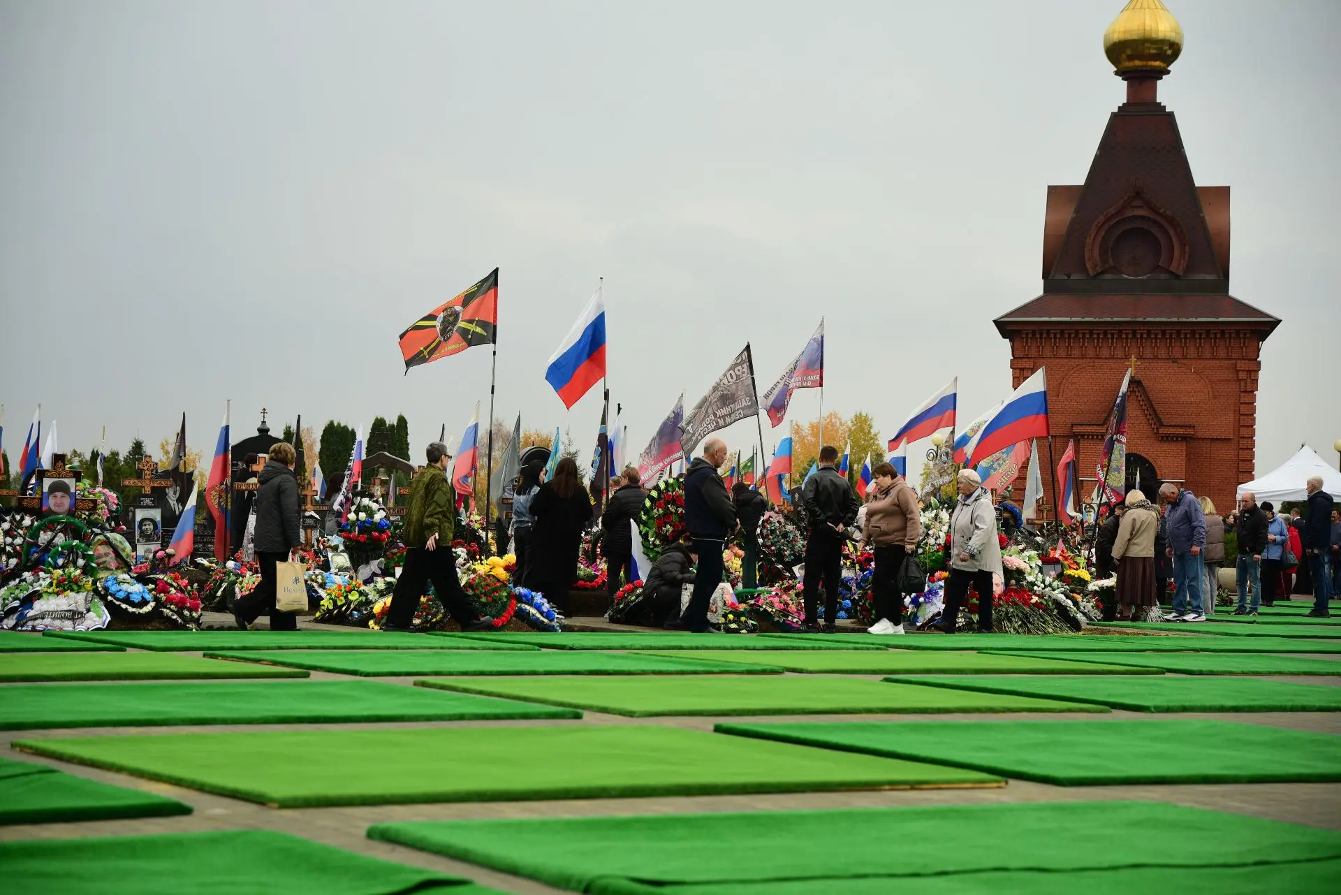🙏 На Аллее Героев освятили киот с образом Пресвятой Богородицы