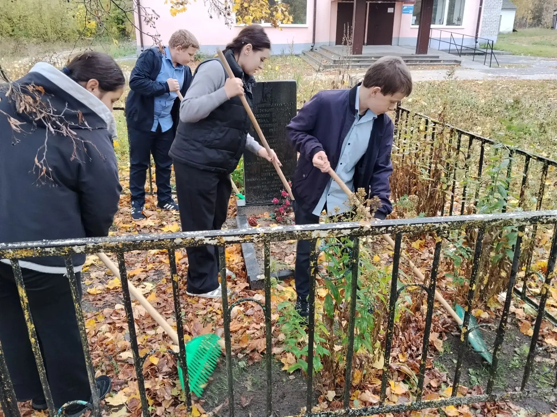 "Помним! Гордимся! Помогаем! "- так называется второй день акции " Осенняя неделя добра...