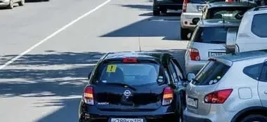 Парковка вторым рядом у школ: сто метров не пройти?