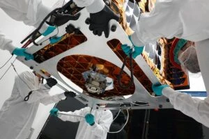 Космический патруль вызывали? NASA отправило на орбиту умного инспектора для генерально...