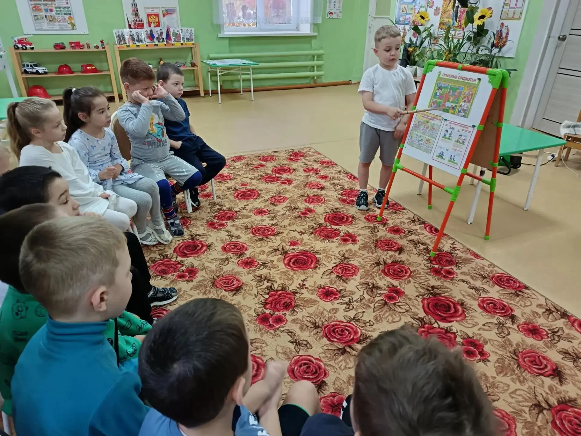 В подготовительной группе «Радуга» прошла беседа на тему «Антитеррор». Ребята хорошо ор...