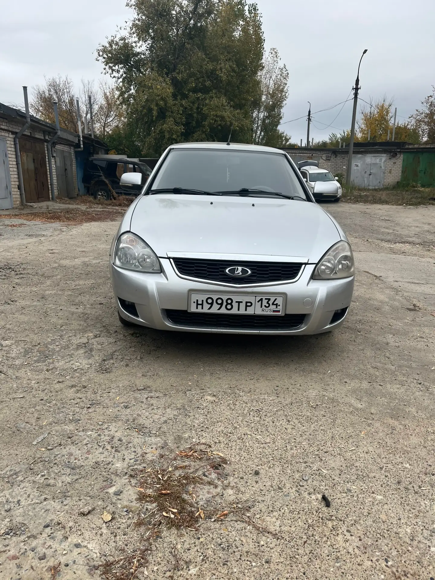 Продам приору 2012 год, кондиционер работает, салон в хорошем состоянии.