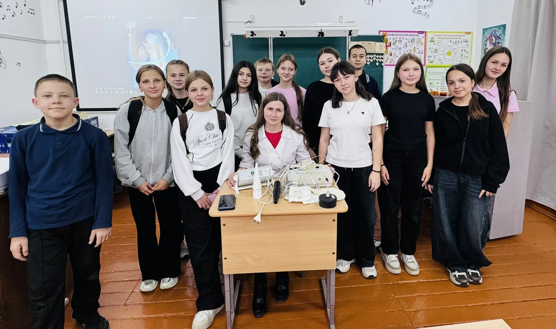 Сегодня у 6б класса на уроке «Россия — мои горизонты» был особенный гость! 🏥