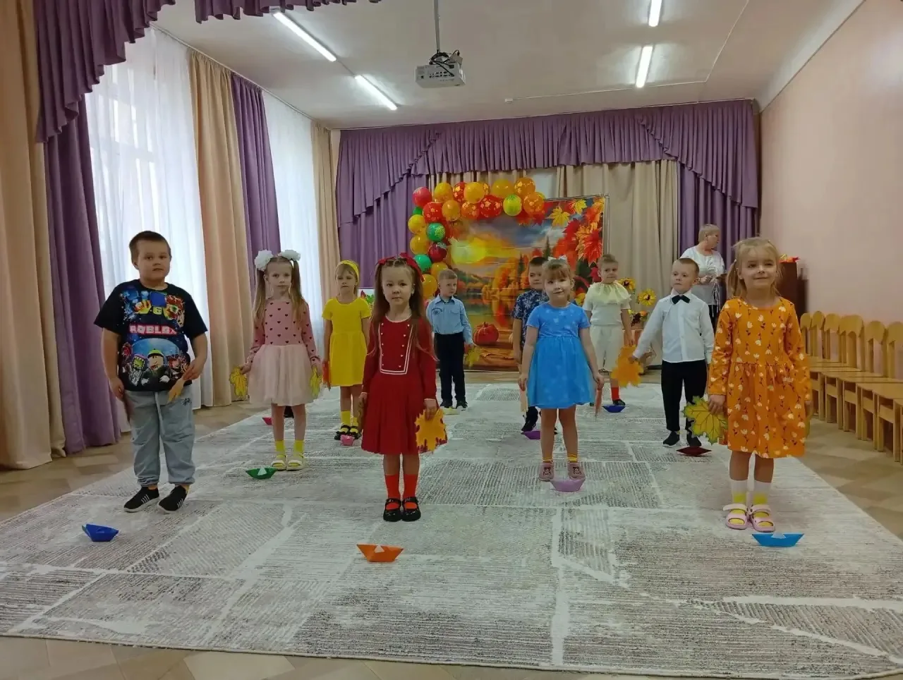 В старшей группе МДОУ детский сад №19 прошёл радостный и яркий праздник Осени.