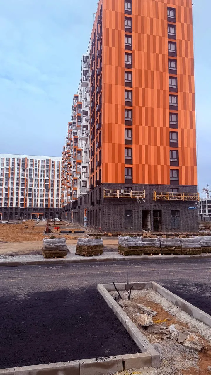 Сегодня людей не видно, возможно выходной 2.1