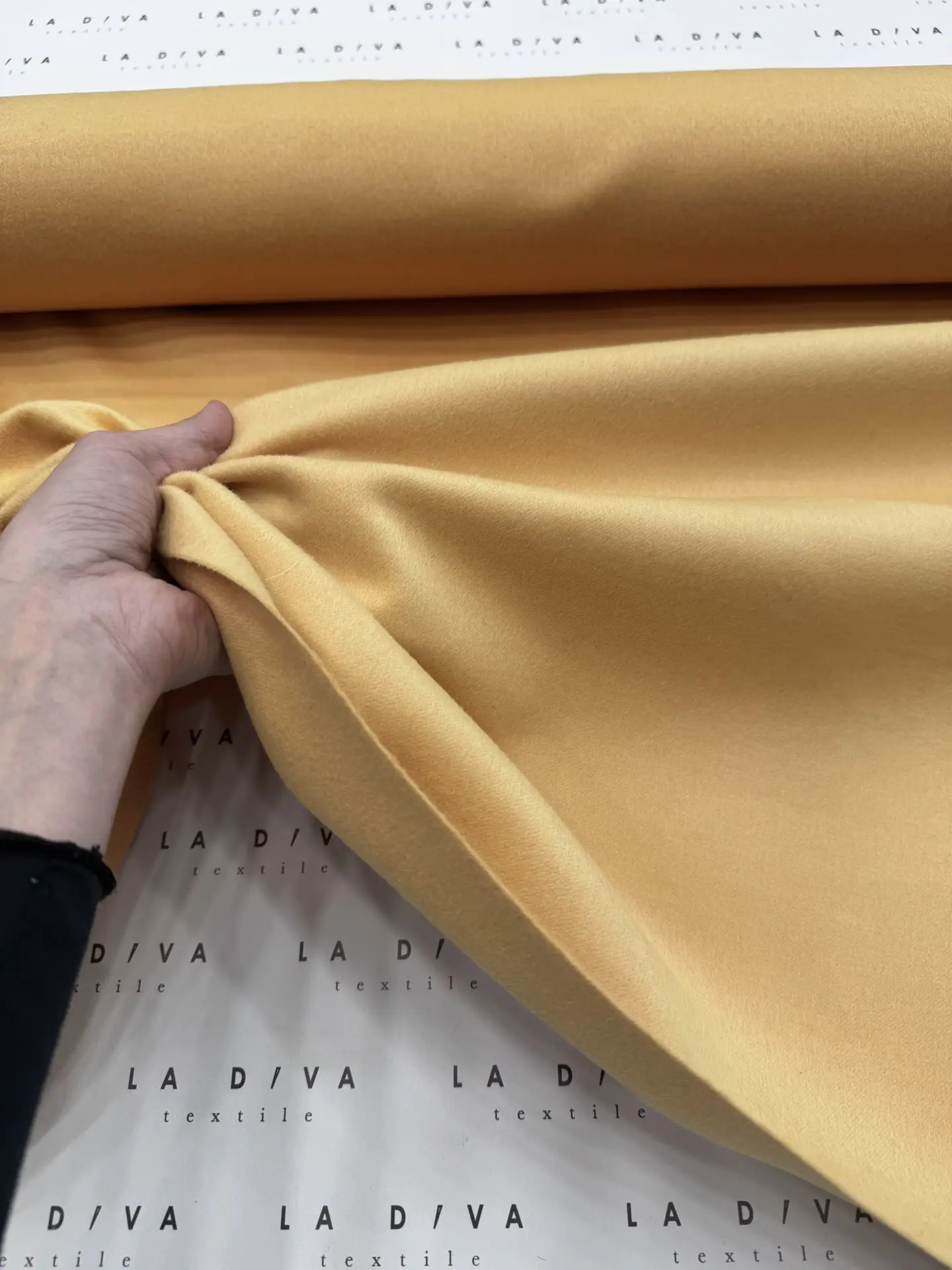 Пальтовая шерсть с кашемиром производства Piacenza для Prada в цвете золотистый разбеле...