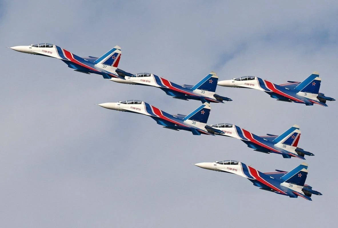 Китай пригласил «Русских витязей» на авиасалон Airshow China