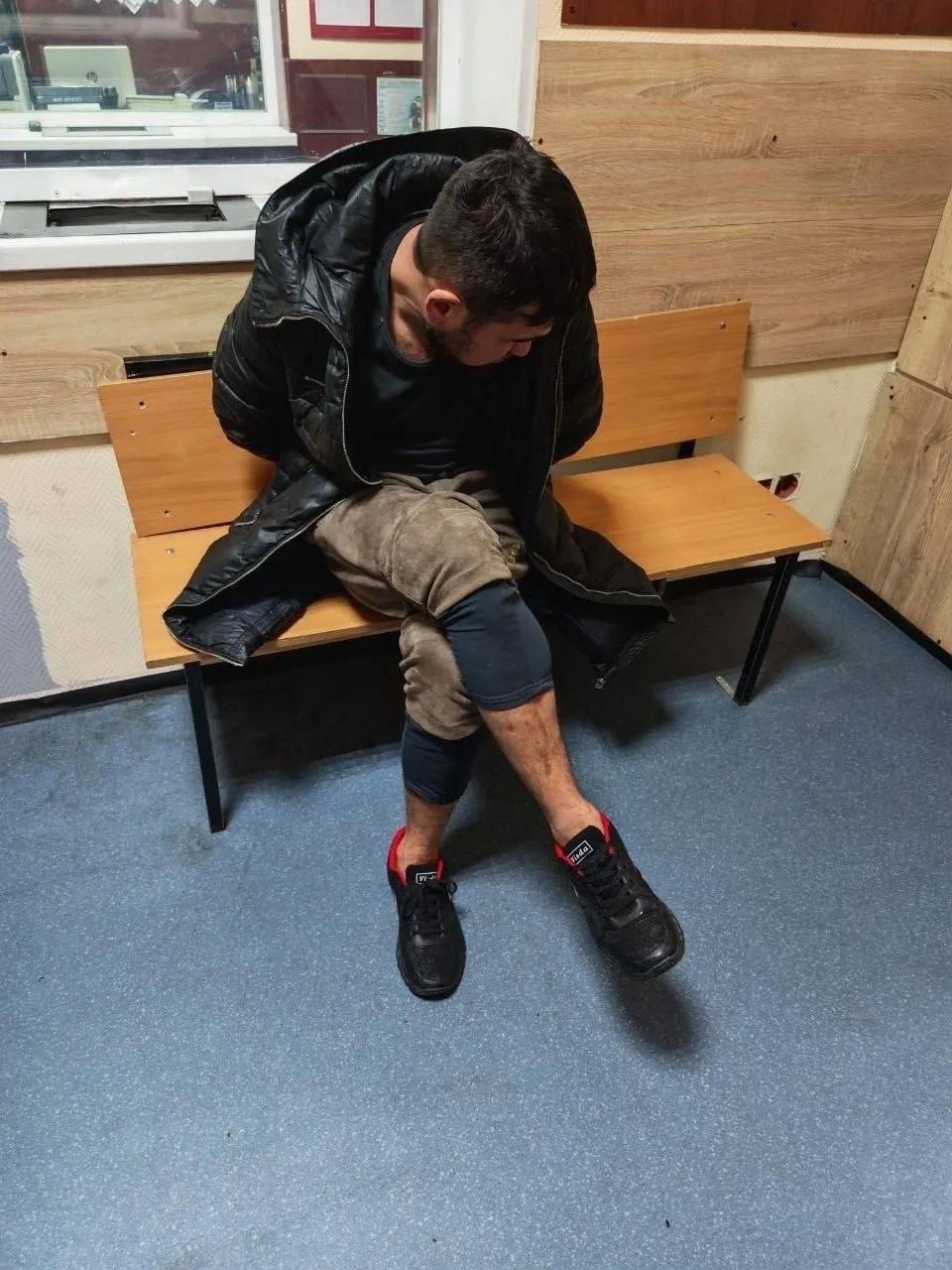 В Подмосковье мигрант мастурбировал прямо под окнами русской девушки.