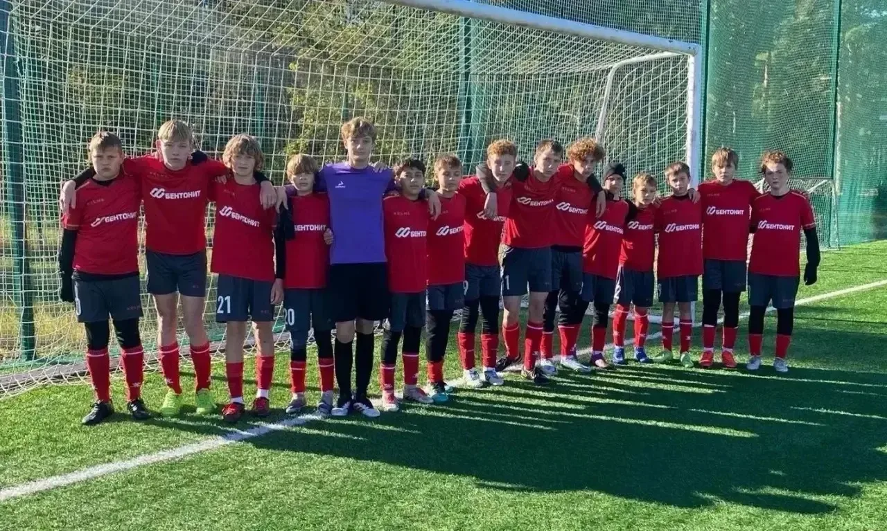 ⚽ «Малахит» уверенно начал финальный этап областного первенства