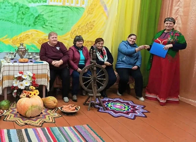 В Большой Екатериновке сельчане собрались на покровские посиделки