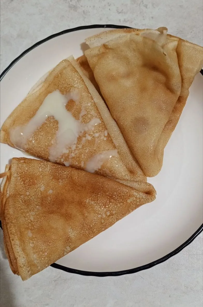 Малышам карандашам с молоком, блинчики 🥞🥞🥞со сгущёнкой 😋