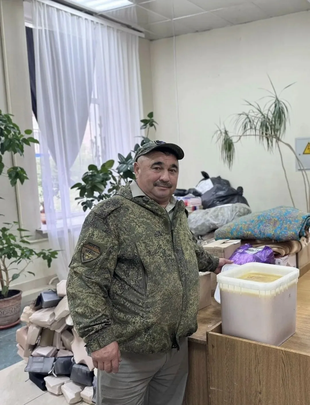 Ветеран СВО из Башкортостана передал военнослужащим первый урожай мёда