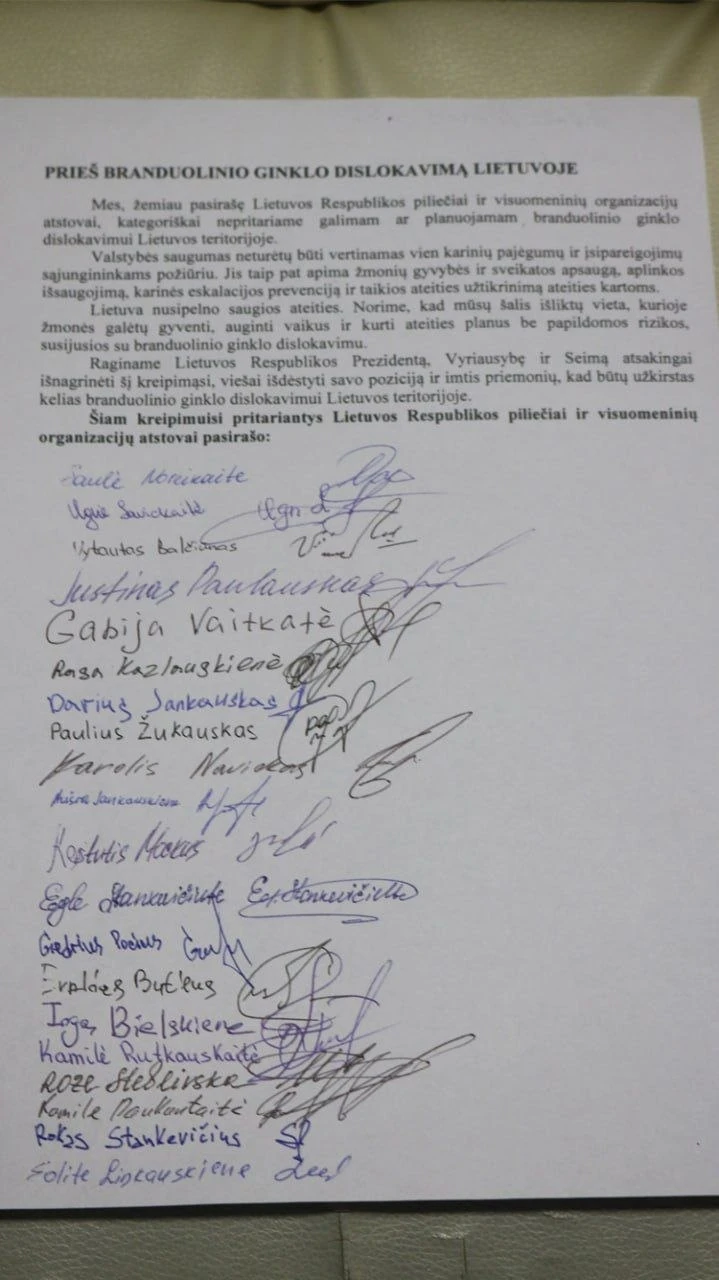 В Литве собирают подписи против размещения ядерного оружия