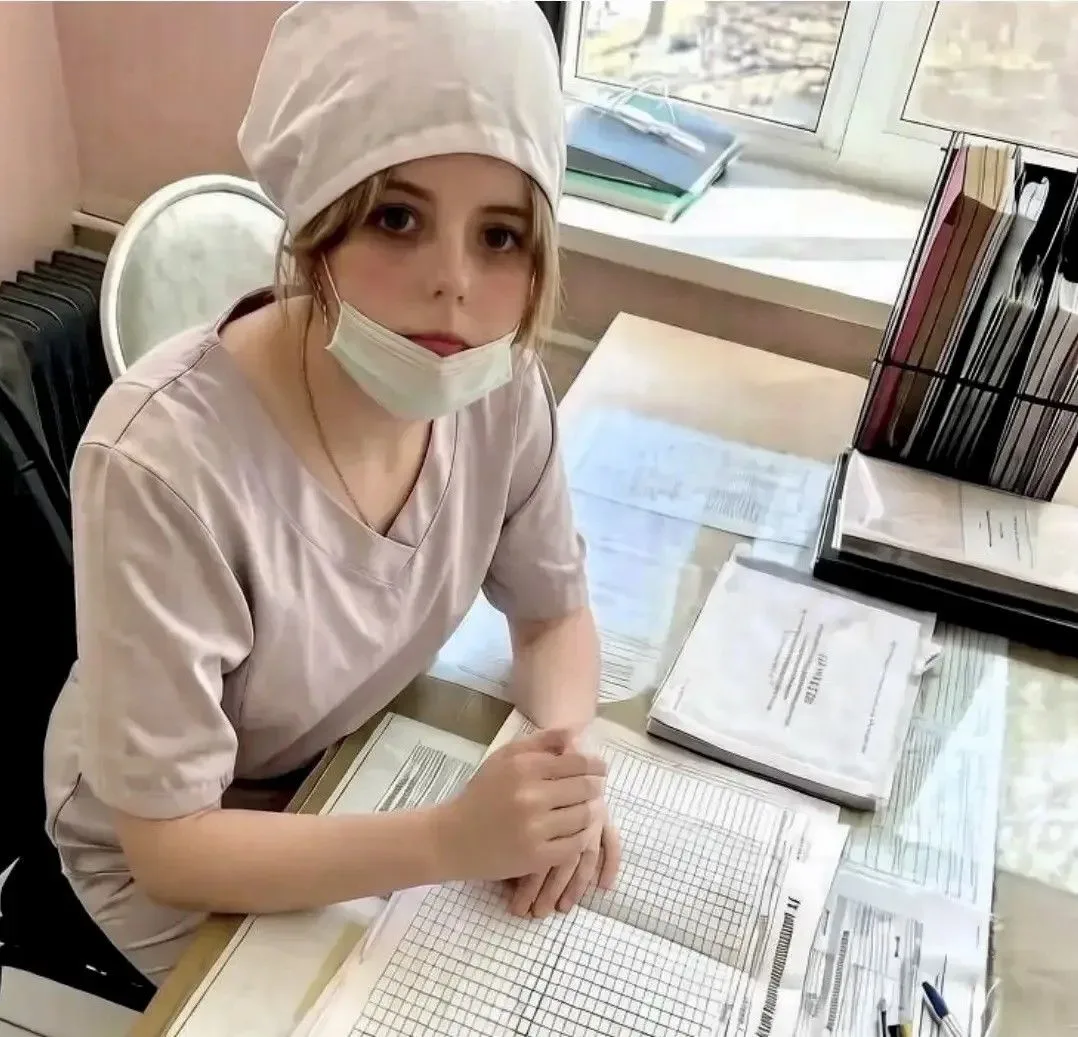 👶 ОТ СТУДЕНЧЕСКОГО БИЛЕТА ДО КЮВЕЗА: ИСТОРИЯ ВЫПУСКНИЦЫ, ВЫБРАВШЕЙ САМЫХ МАЛЕНЬКИХ ПАЦ...