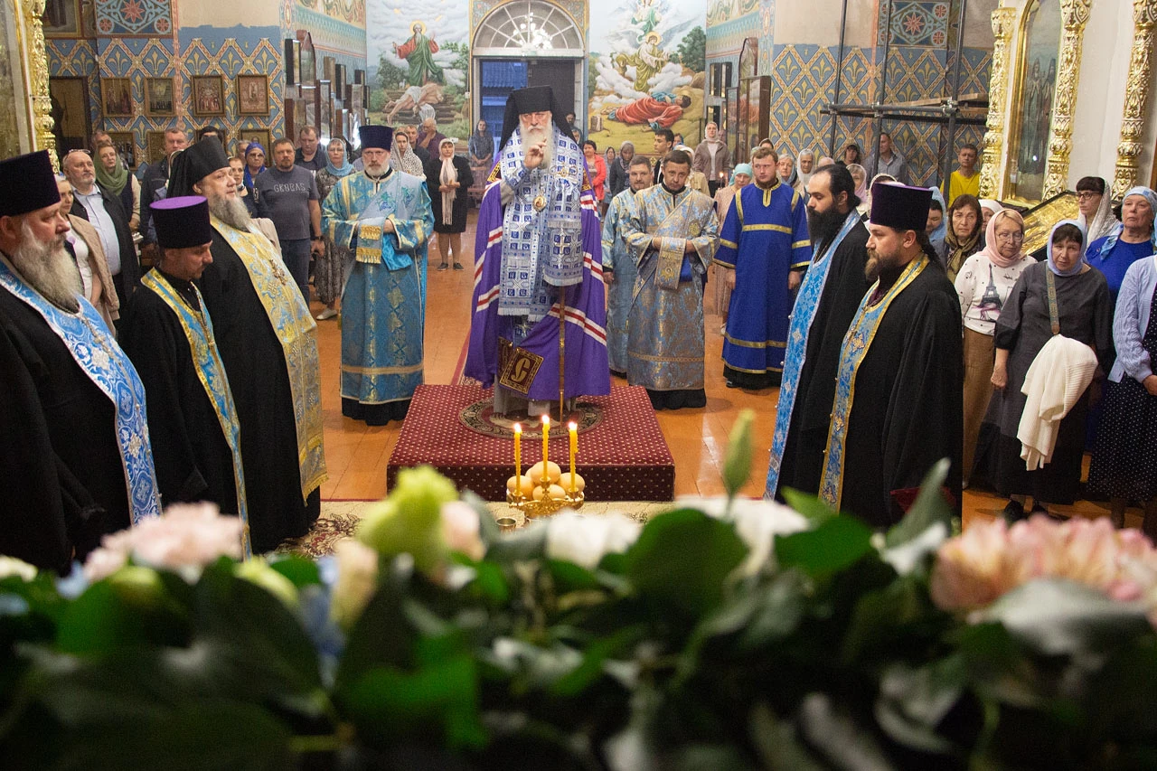 В праздник Покрова Пресвятой Богородицы, 14 октября, Покровский собор посетил с архипас...