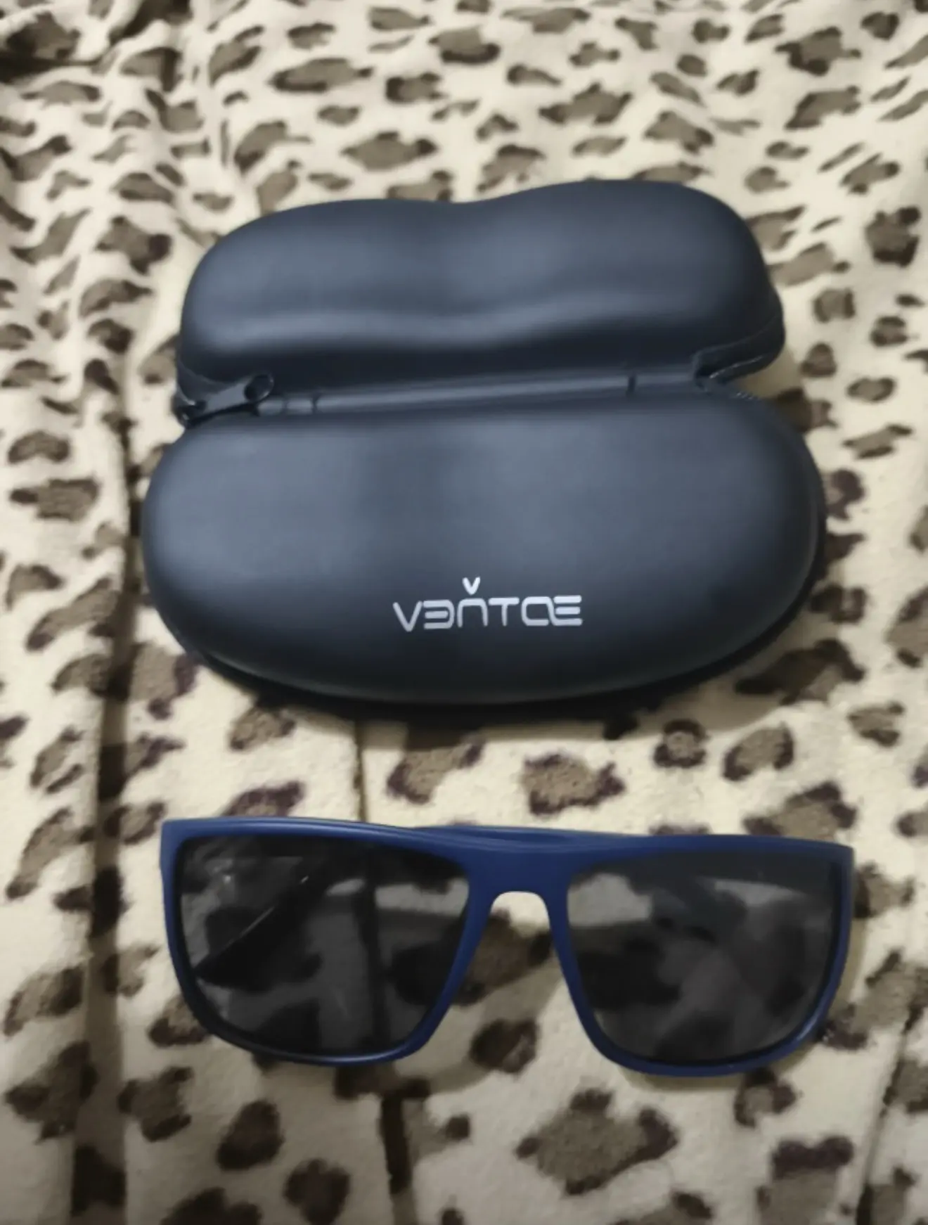 Найдены очки возле дома, Анисимова 2, хозяин найдись.