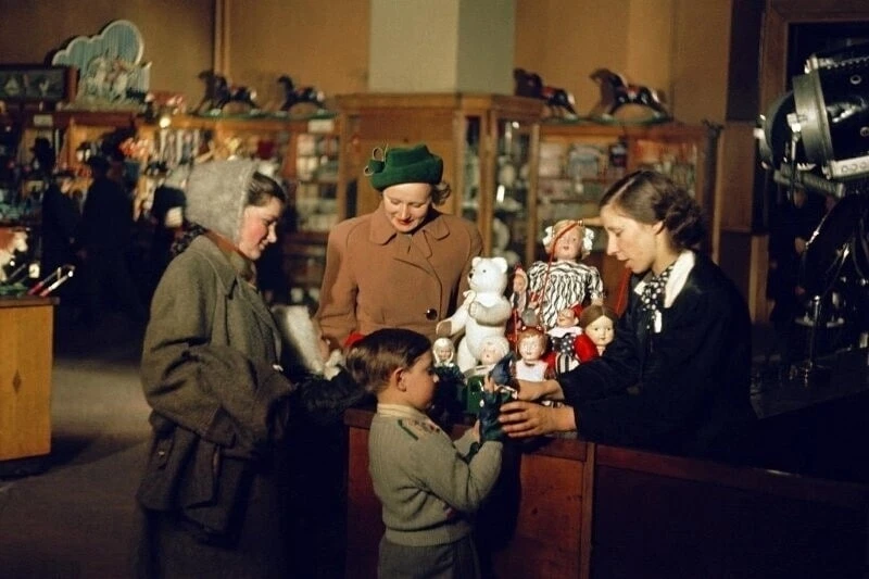 📷 Дом ленинградской торговли. Детский отдел, 1950-е годы