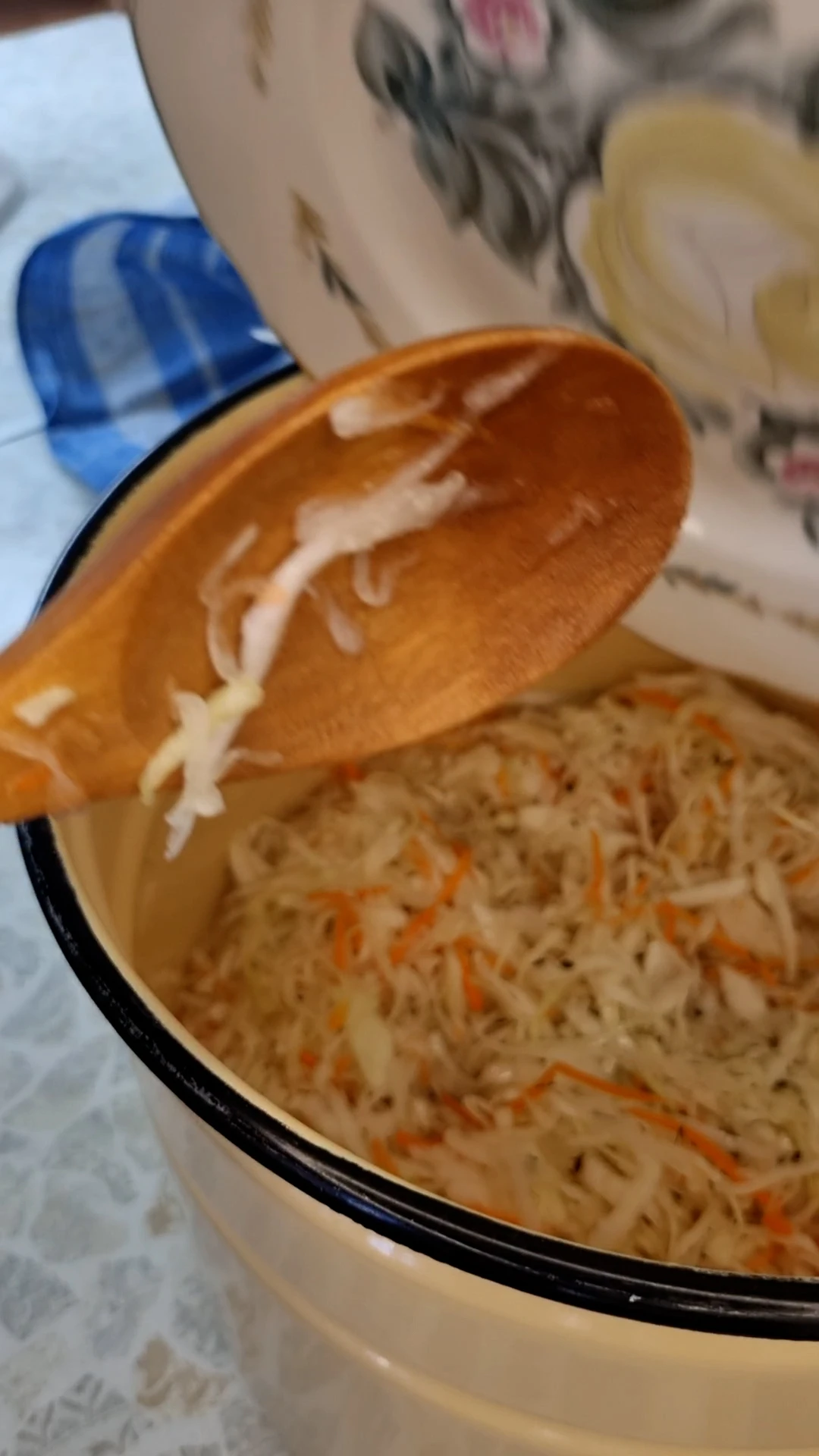 Друзья, всем доброе, бодрое пятничное утро!