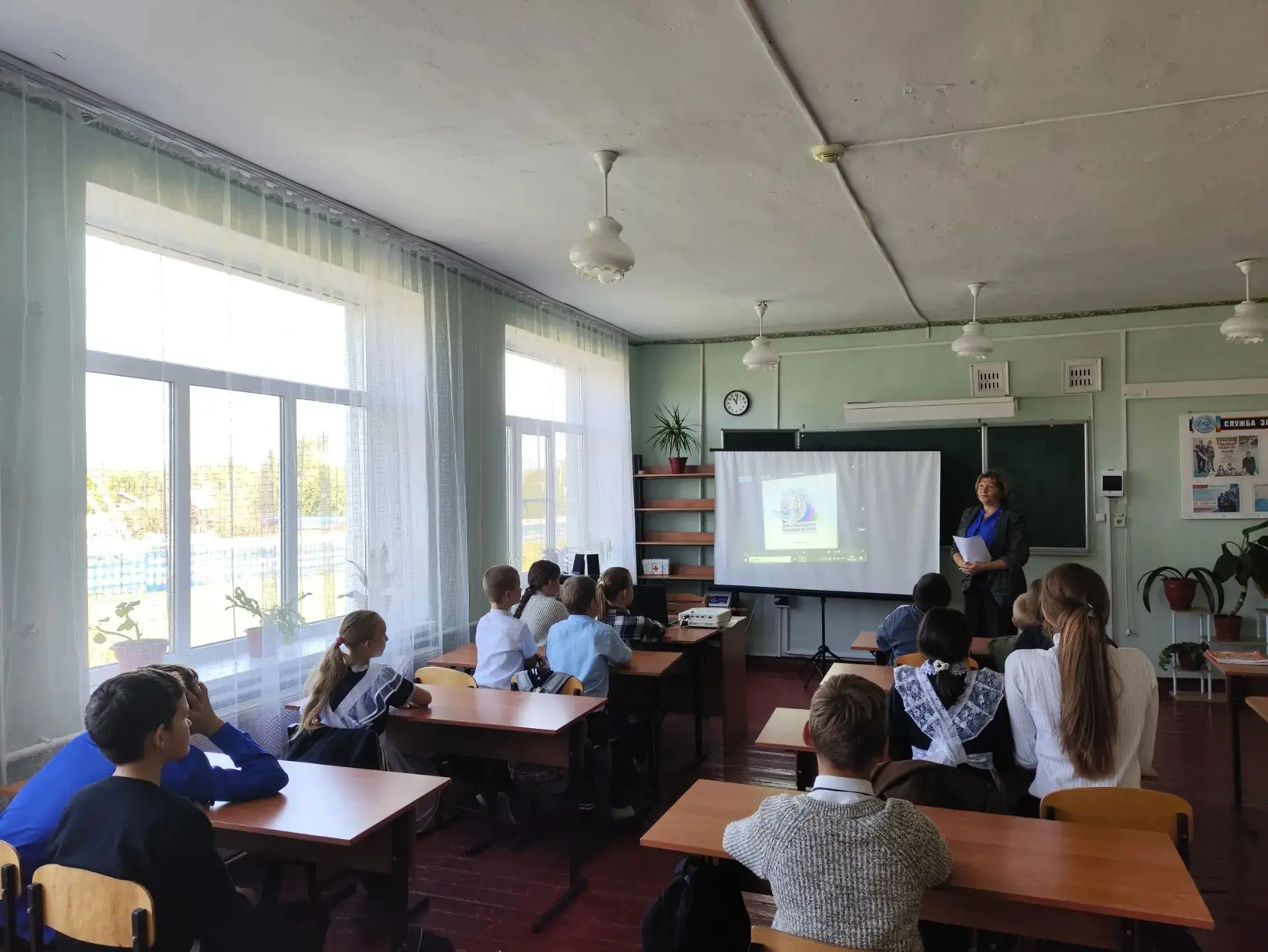 🕊 9 октября в СОШ 33 состоялся урок мужества под названием "Над памятью не властно вре...