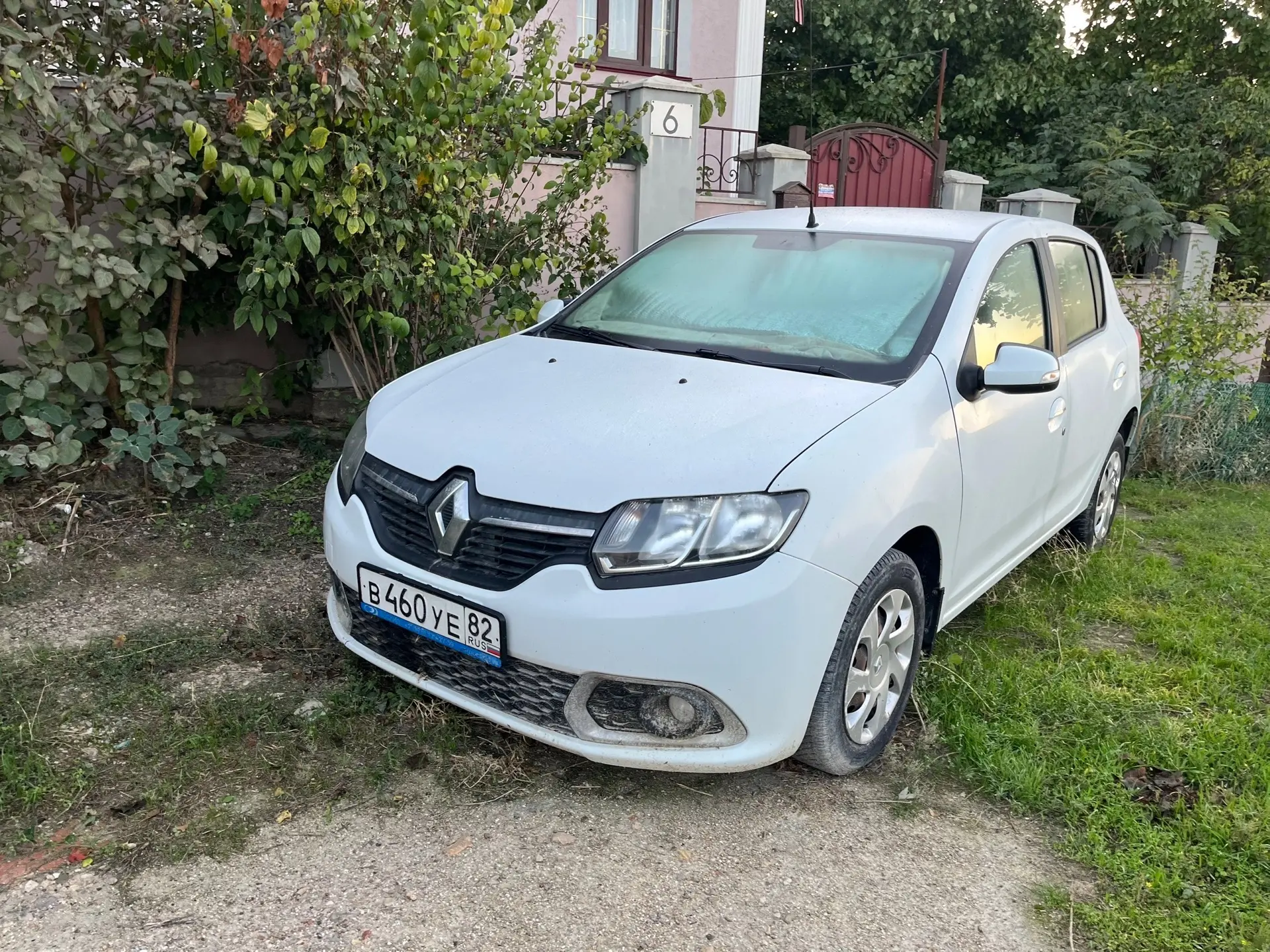 Рено Сандеро 50000пробег 800000₽