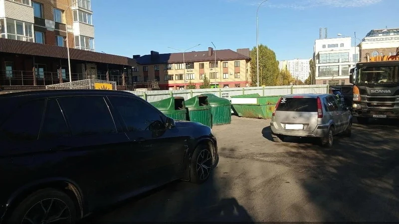 1,2 млн рублей штрафов выписали жителям Оренбурга за парковку возле мусорных баков