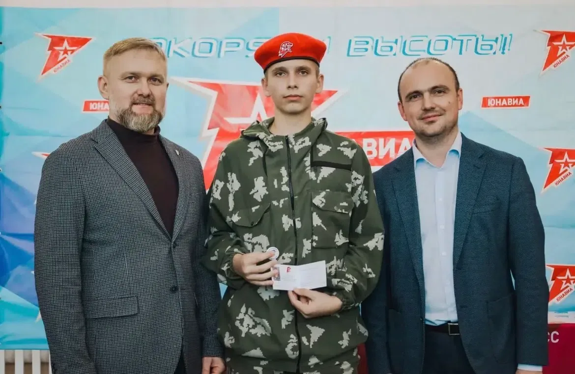 🎉 Гордимся нашим учеником! 🎉Ученик Раздольнинской школы Ефремов Степан стал одним из ...