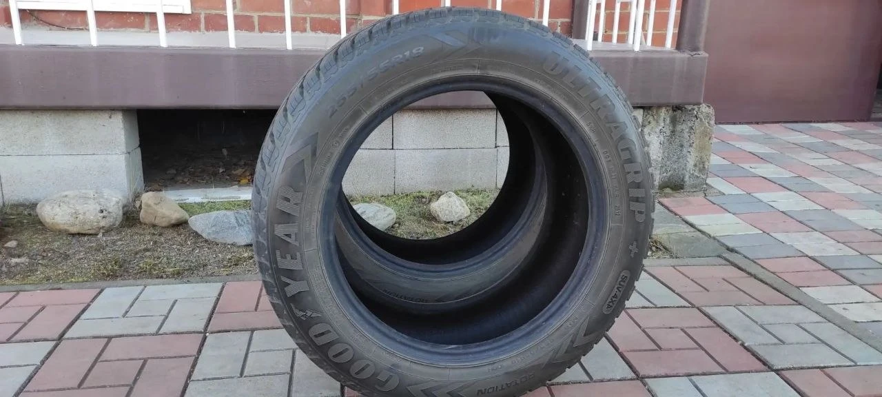 Продам резину  б/у Good Year Ultra Grip + SUV, 255/55/18, 109H, 4 шт. Состояние хорошее...