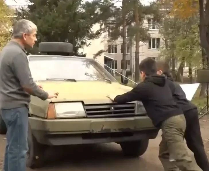 👍В Чишминском районе школьники создали тележку для эвакуации раненых